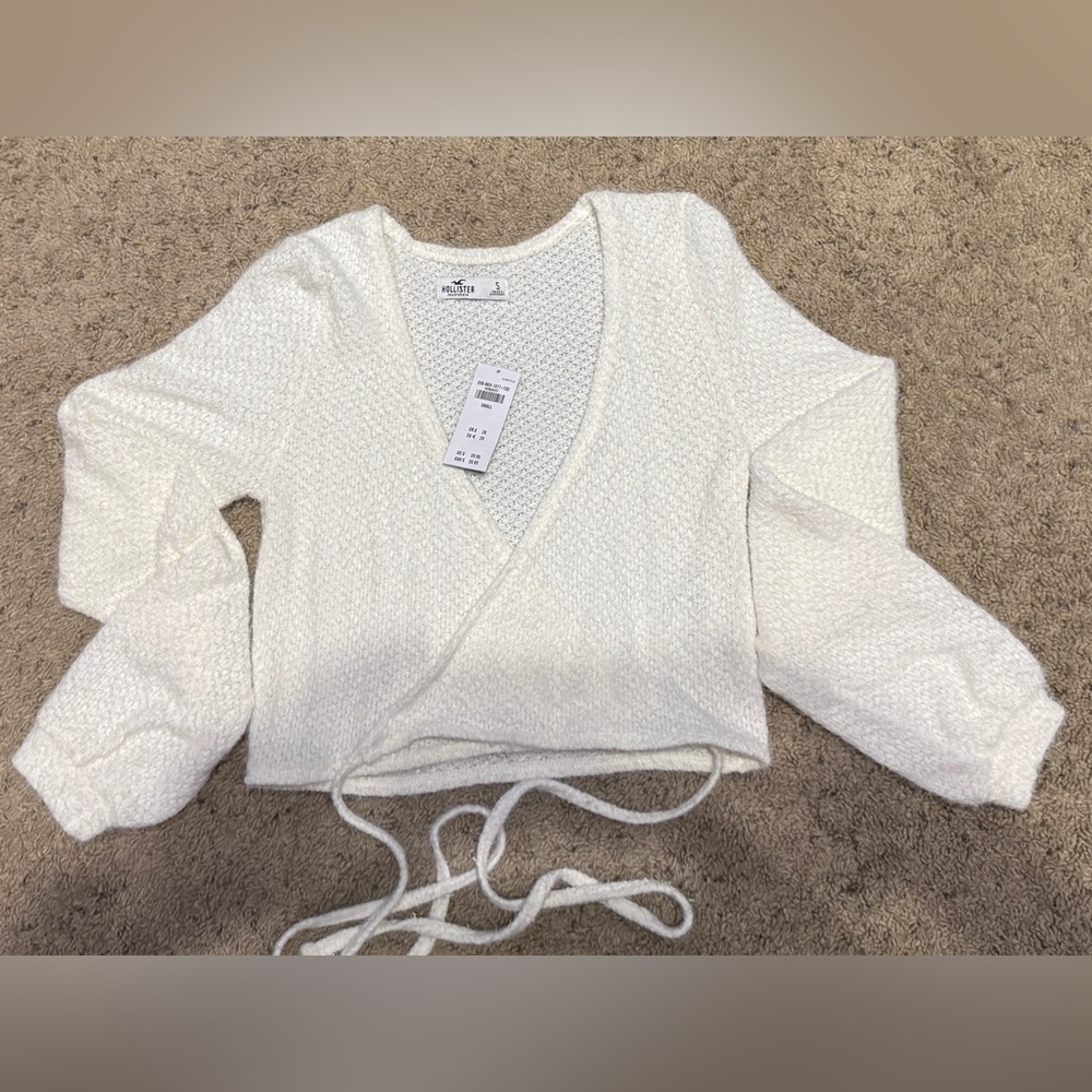 Hollister Wrap Sweater. Size small. NWT
